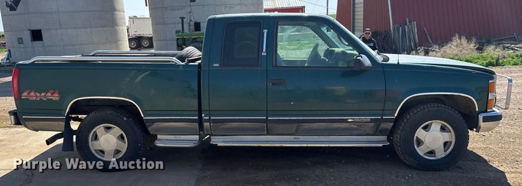 image for item EG6488 1998 Chevrolet GMT-400 Ext. Cab pickup truck