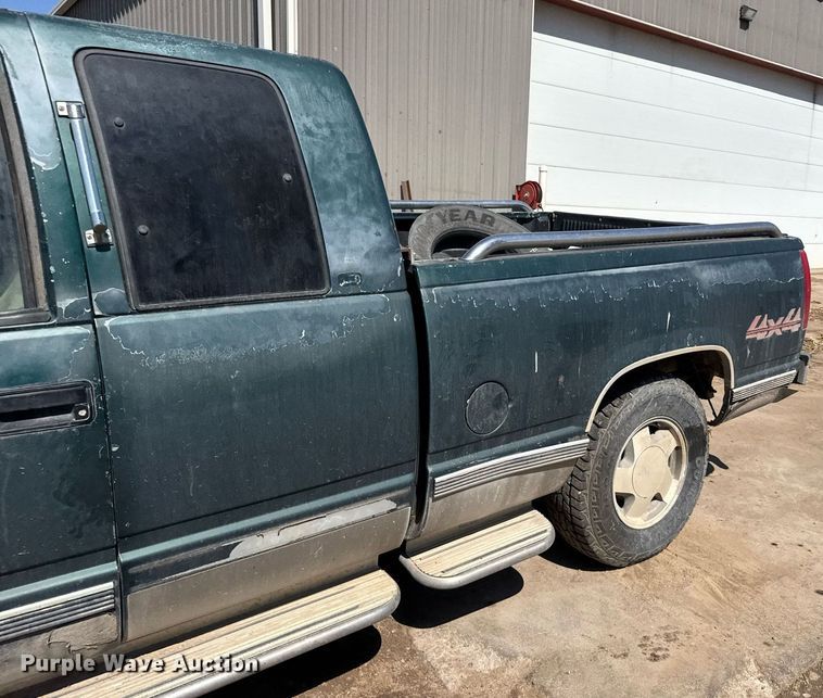 image for item EG6488 1998 Chevrolet GMT-400 Ext. Cab pickup truck