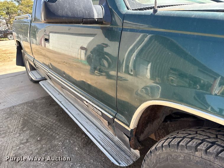 image for item EG6488 1998 Chevrolet GMT-400 Ext. Cab pickup truck