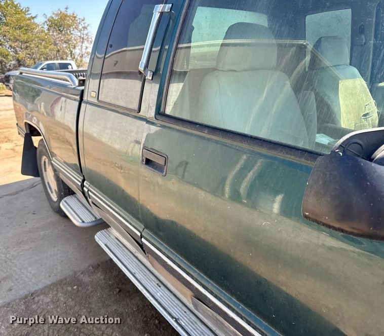 image for item EG6488 1998 Chevrolet GMT-400 Ext. Cab pickup truck