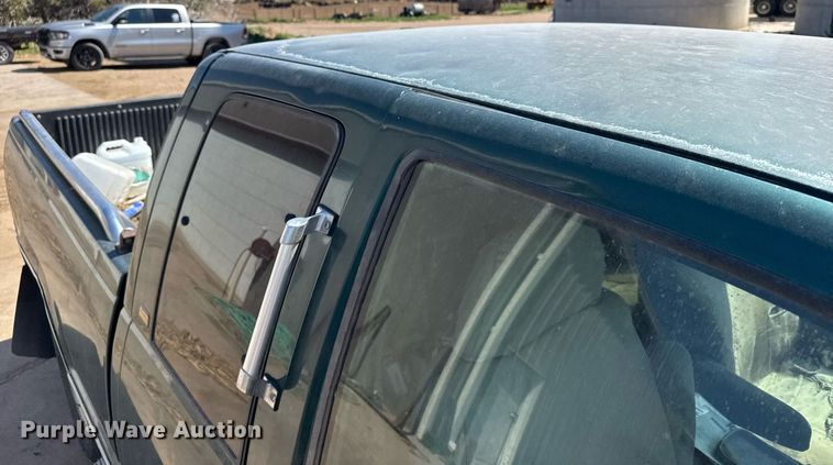 image for item EG6488 1998 Chevrolet GMT-400 Ext. Cab pickup truck