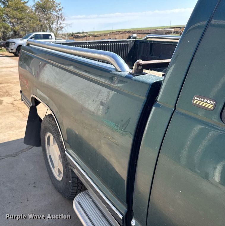 image for item EG6488 1998 Chevrolet GMT-400 Ext. Cab pickup truck