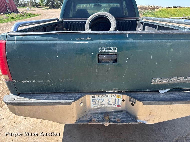 image for item EG6488 1998 Chevrolet GMT-400 Ext. Cab pickup truck