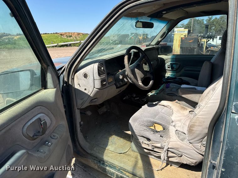 image for item EG6488 1998 Chevrolet GMT-400 Ext. Cab pickup truck