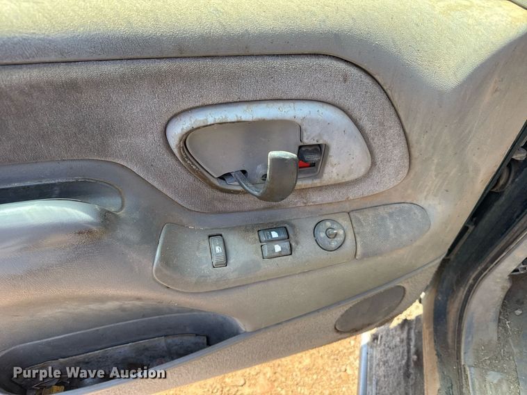 image for item EG6488 1998 Chevrolet GMT-400 Ext. Cab pickup truck