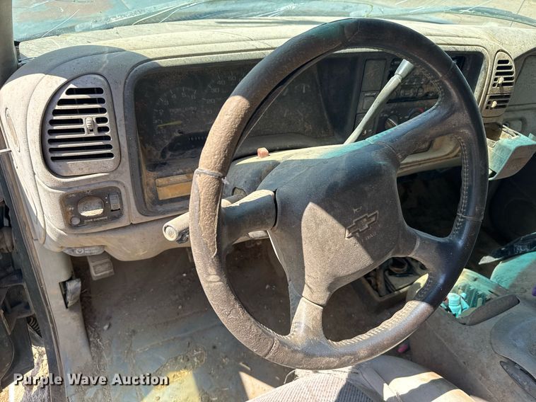 image for item EG6488 1998 Chevrolet GMT-400 Ext. Cab pickup truck