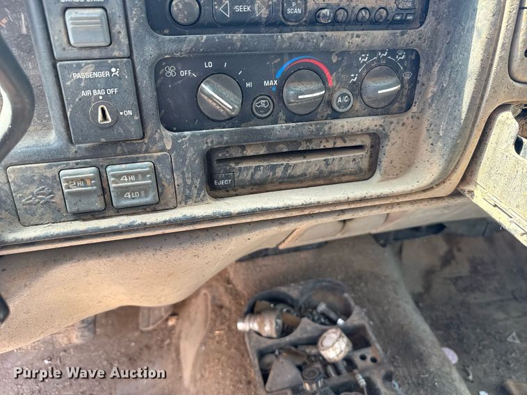 image for item EG6488 1998 Chevrolet GMT-400 Ext. Cab pickup truck