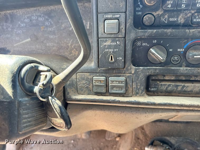 image for item EG6488 1998 Chevrolet GMT-400 Ext. Cab pickup truck