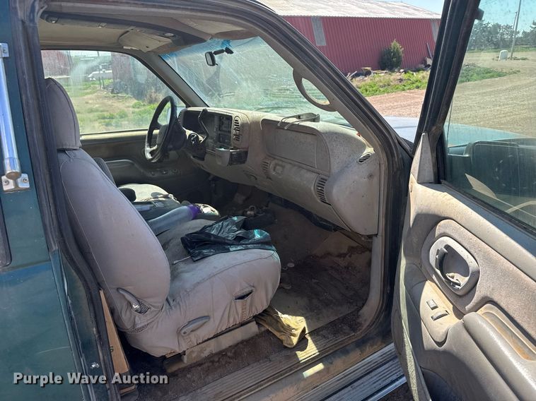 image for item EG6488 1998 Chevrolet GMT-400 Ext. Cab pickup truck