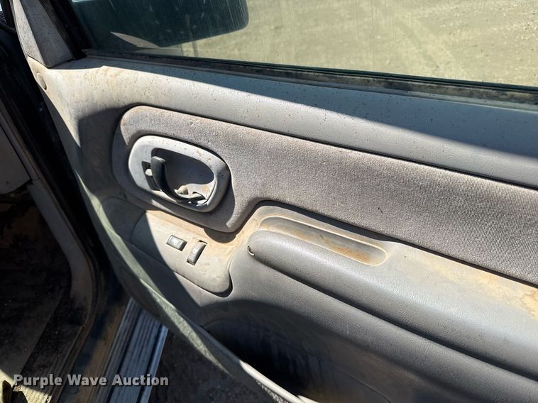 image for item EG6488 1998 Chevrolet GMT-400 Ext. Cab pickup truck