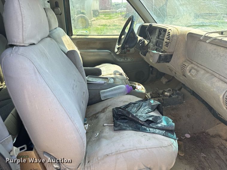 image for item EG6488 1998 Chevrolet GMT-400 Ext. Cab pickup truck