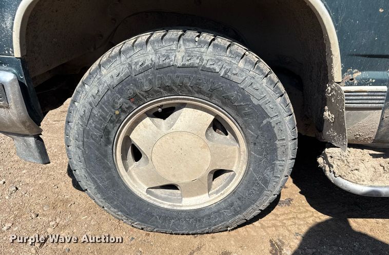 image for item EG6488 1998 Chevrolet GMT-400 Ext. Cab pickup truck