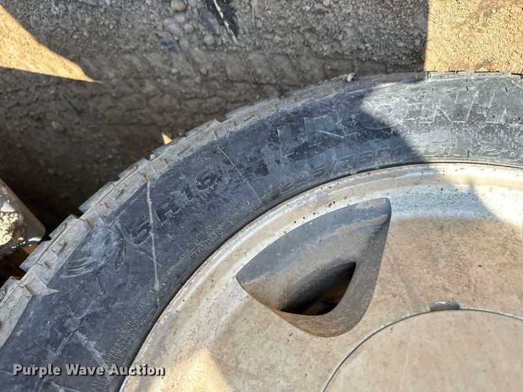 image for item EG6488 1998 Chevrolet GMT-400 Ext. Cab pickup truck