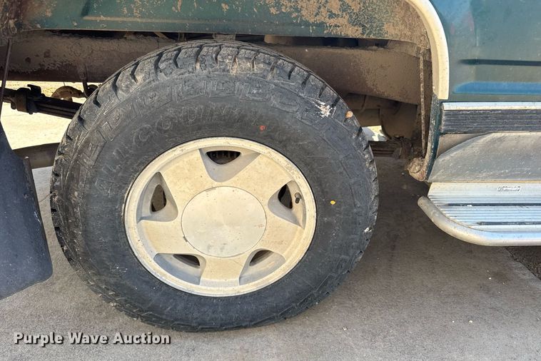 image for item EG6488 1998 Chevrolet GMT-400 Ext. Cab pickup truck