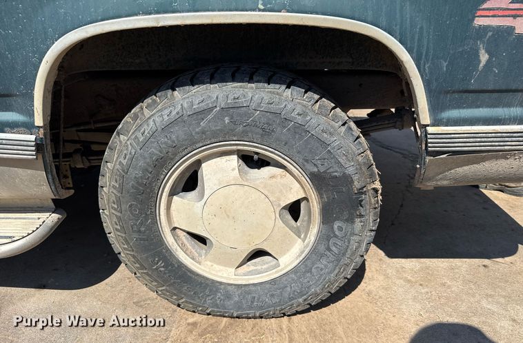 image for item EG6488 1998 Chevrolet GMT-400 Ext. Cab pickup truck