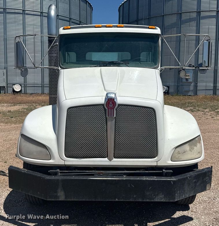 image for item EG6490 2009 Kenworth T370 truck cab and chassis