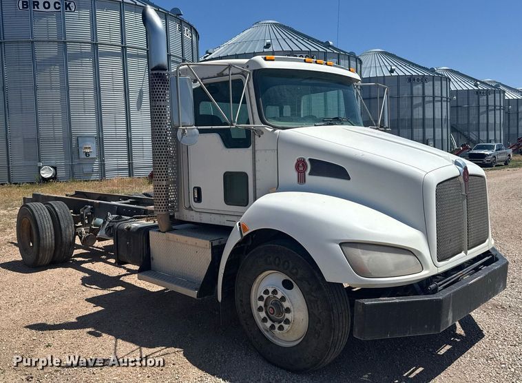 image for item EG6490 2009 Kenworth T370 truck cab and chassis