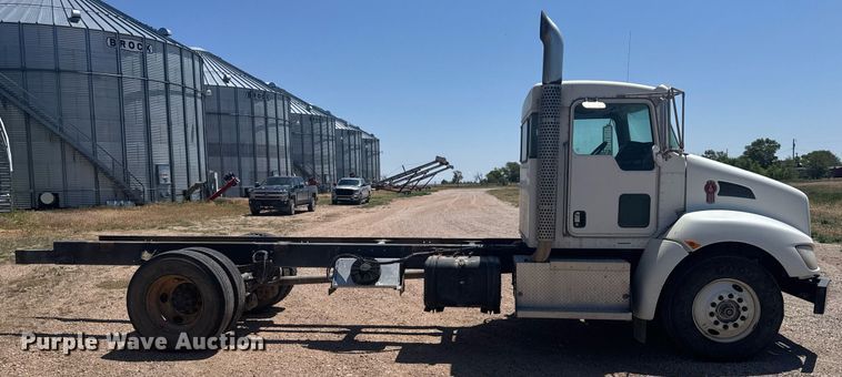 image for item EG6490 2009 Kenworth T370 truck cab and chassis