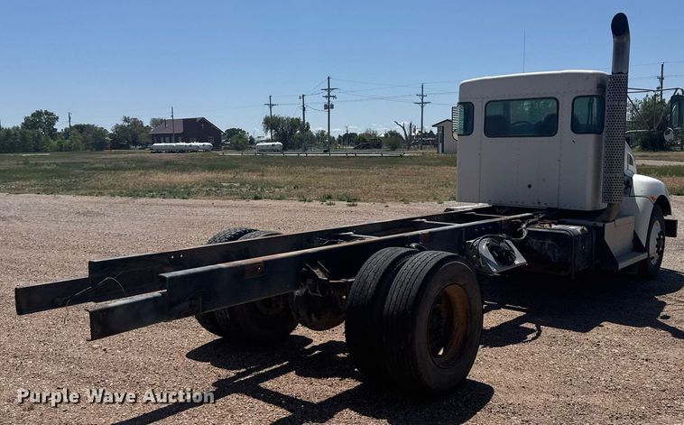 image for item EG6490 2009 Kenworth T370 truck cab and chassis