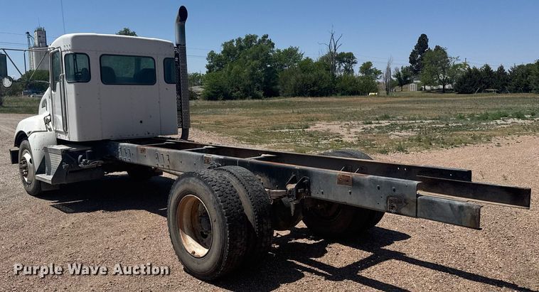 image for item EG6490 2009 Kenworth T370 truck cab and chassis