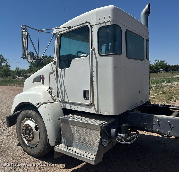 image for item EG6490 2009 Kenworth T370 truck cab and chassis