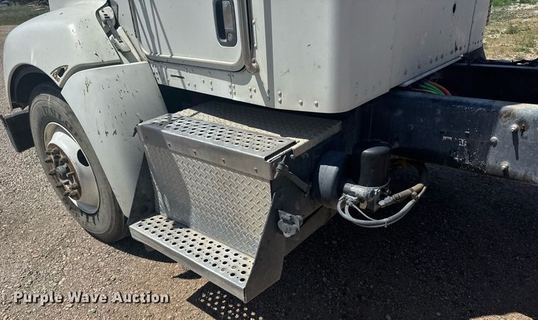 image for item EG6490 2009 Kenworth T370 truck cab and chassis