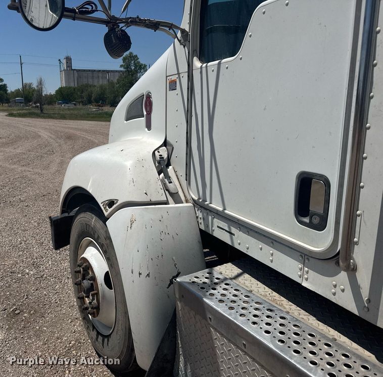 image for item EG6490 2009 Kenworth T370 truck cab and chassis