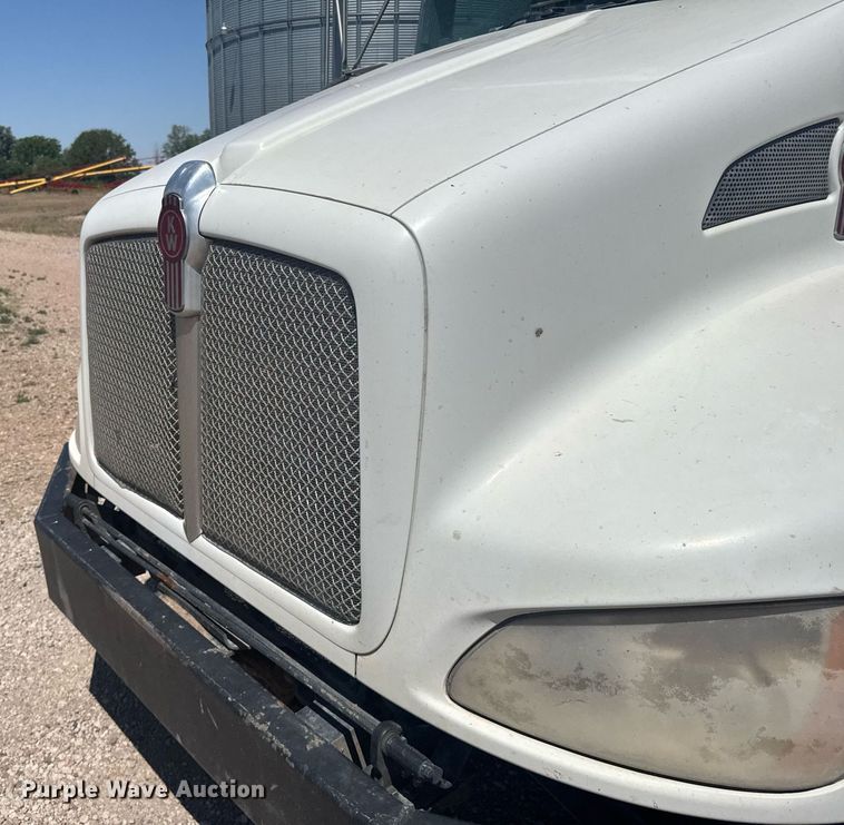 image for item EG6490 2009 Kenworth T370 truck cab and chassis