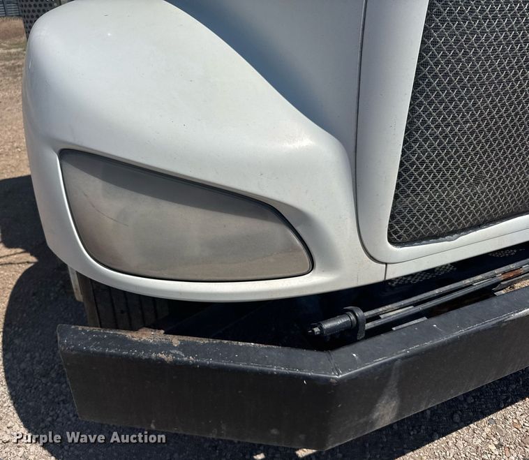 image for item EG6490 2009 Kenworth T370 truck cab and chassis