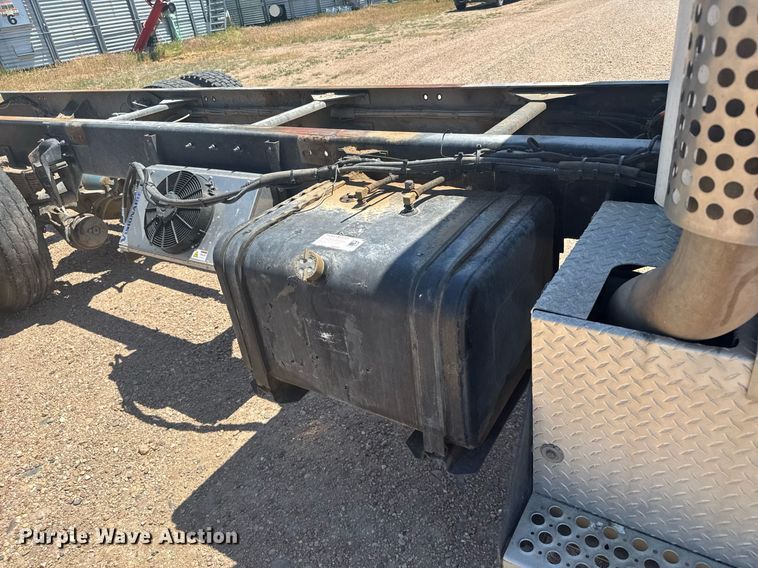 image for item EG6490 2009 Kenworth T370 truck cab and chassis