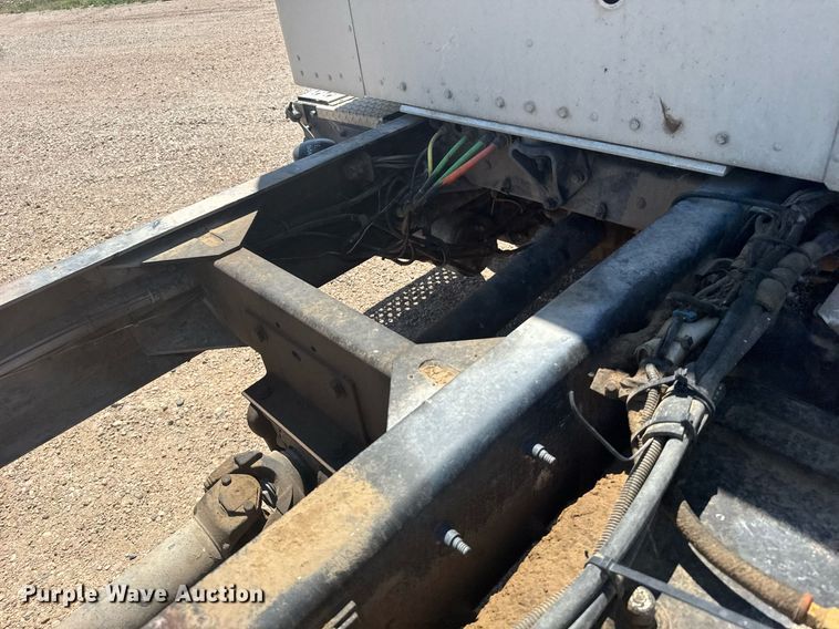 image for item EG6490 2009 Kenworth T370 truck cab and chassis