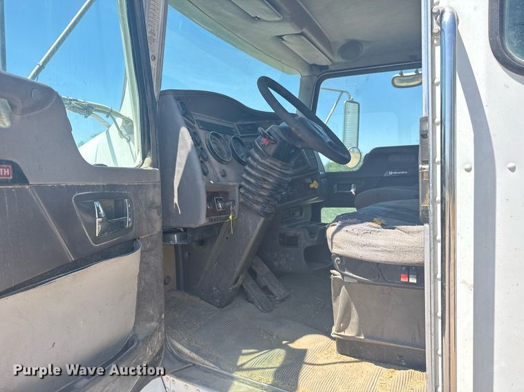 image for item EG6490 2009 Kenworth T370 truck cab and chassis