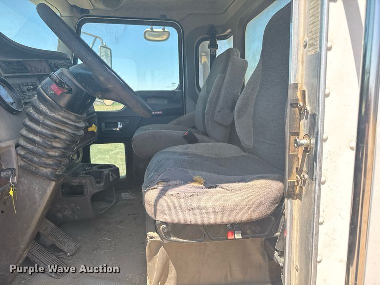 image for item EG6490 2009 Kenworth T370 truck cab and chassis