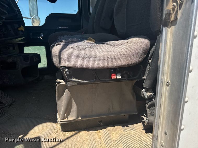 image for item EG6490 2009 Kenworth T370 truck cab and chassis