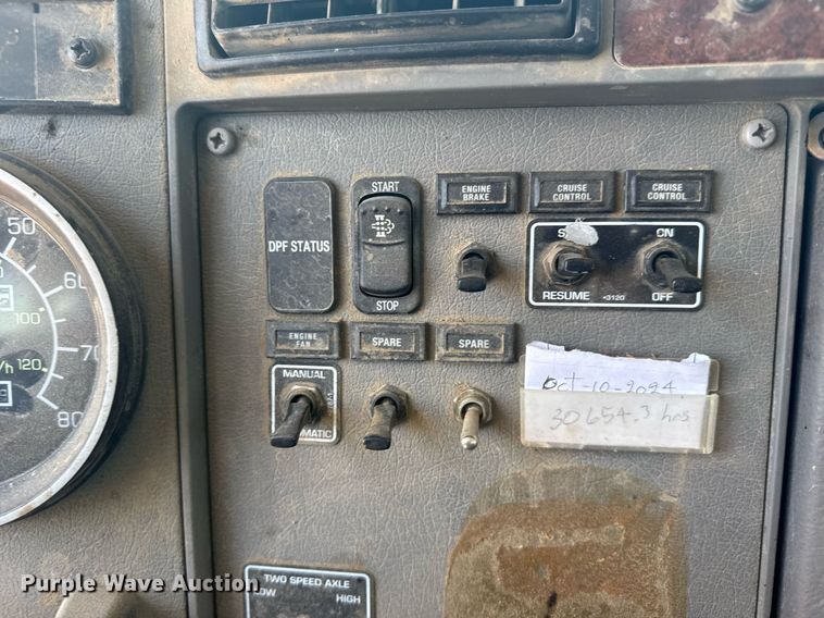 image for item EG6490 2009 Kenworth T370 truck cab and chassis