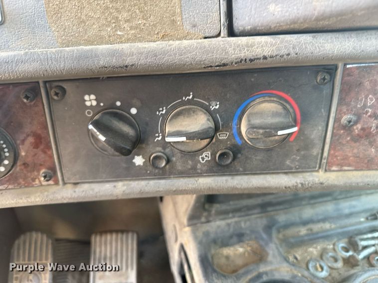 image for item EG6490 2009 Kenworth T370 truck cab and chassis