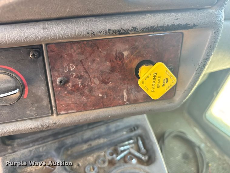 image for item EG6490 2009 Kenworth T370 truck cab and chassis