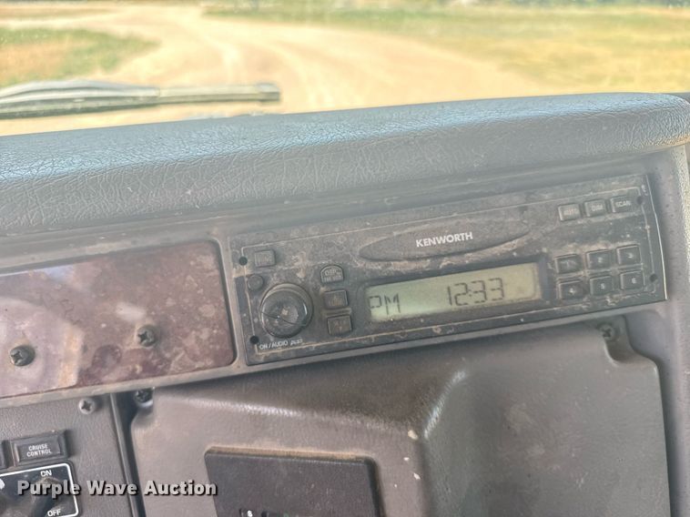 image for item EG6490 2009 Kenworth T370 truck cab and chassis