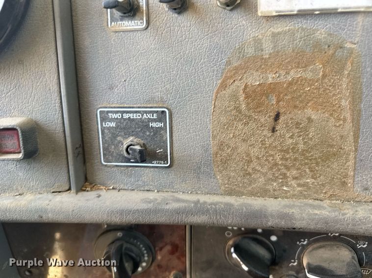 image for item EG6490 2009 Kenworth T370 truck cab and chassis