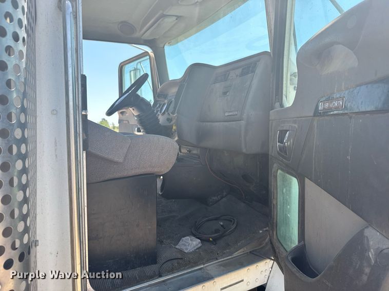 image for item EG6490 2009 Kenworth T370 truck cab and chassis