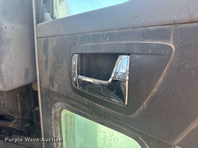 image for item EG6490 2009 Kenworth T370 truck cab and chassis