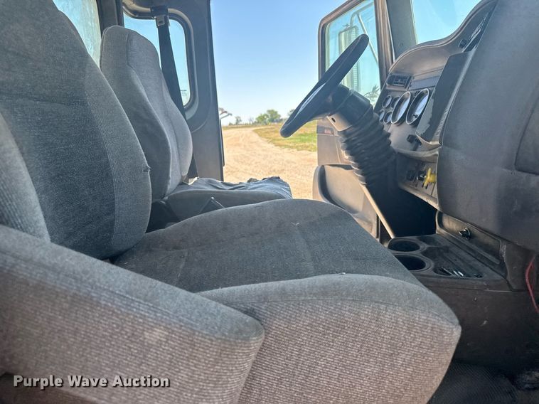 image for item EG6490 2009 Kenworth T370 truck cab and chassis