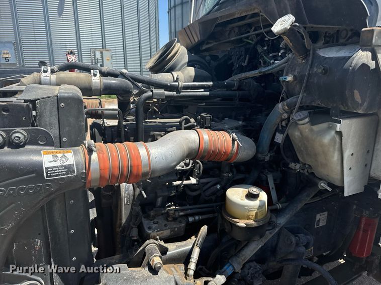 image for item EG6490 2009 Kenworth T370 truck cab and chassis