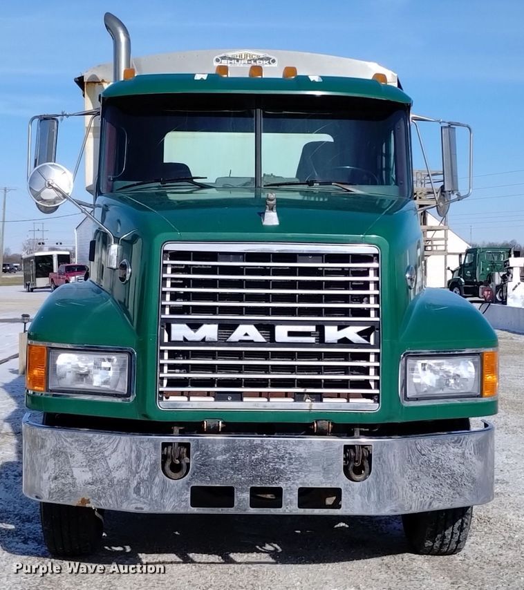 image for item EH0118 1999 Mack CH613 fertilizer delivery truck