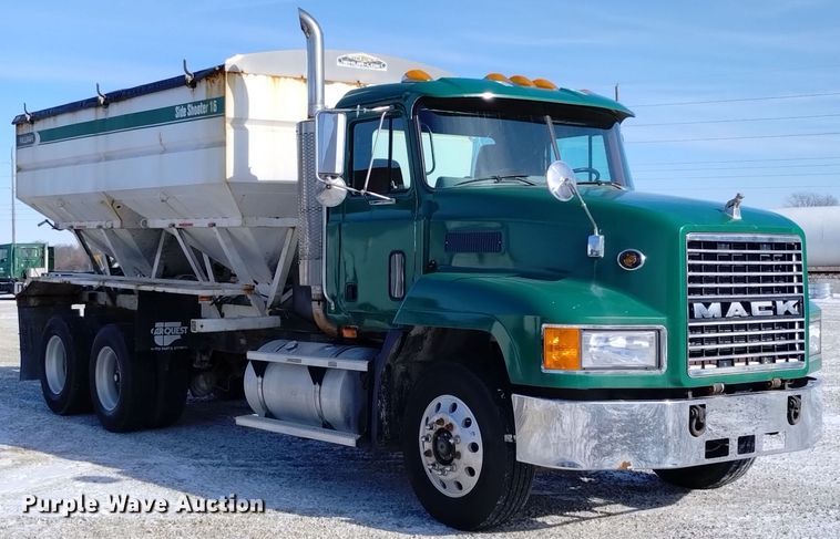 image for item EH0118 1999 Mack CH613 fertilizer delivery truck