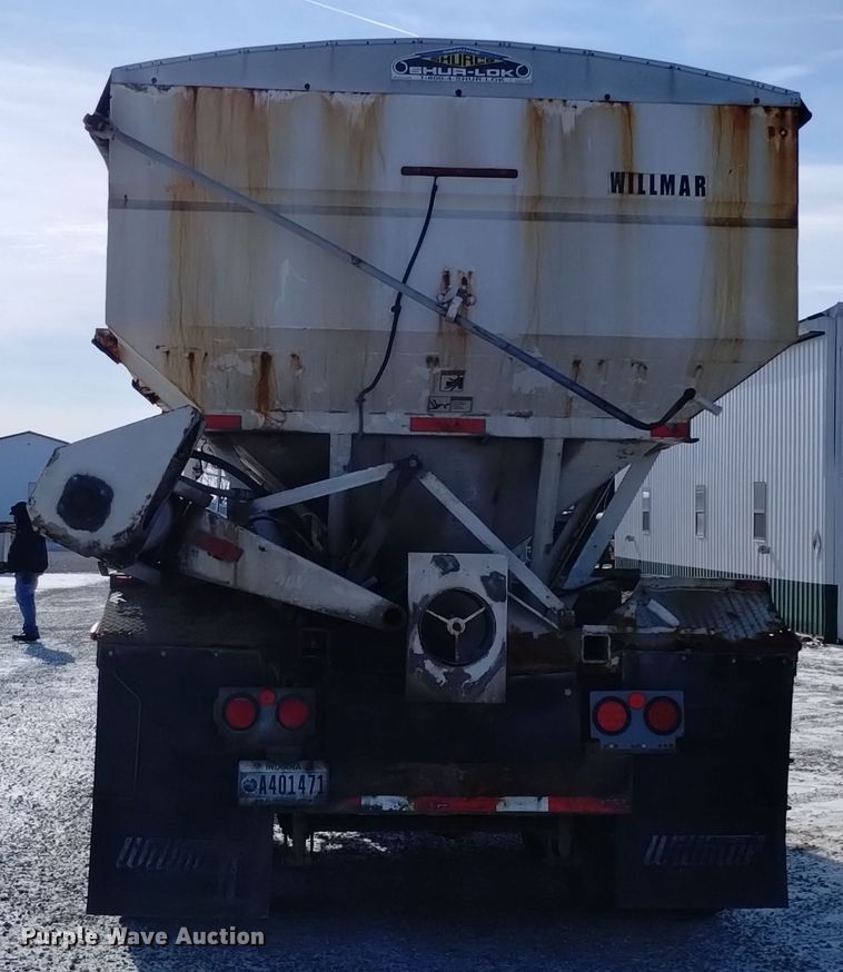 image for item EH0118 1999 Mack CH613 fertilizer delivery truck