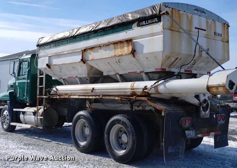image for item EH0118 1999 Mack CH613 fertilizer delivery truck
