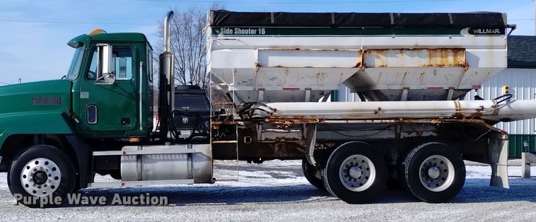 image for item EH0118 1999 Mack CH613 fertilizer delivery truck