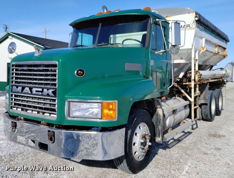 image for item EH0118 1999 Mack CH613 fertilizer delivery truck