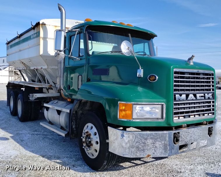image for item EH0118 1999 Mack CH613 fertilizer delivery truck
